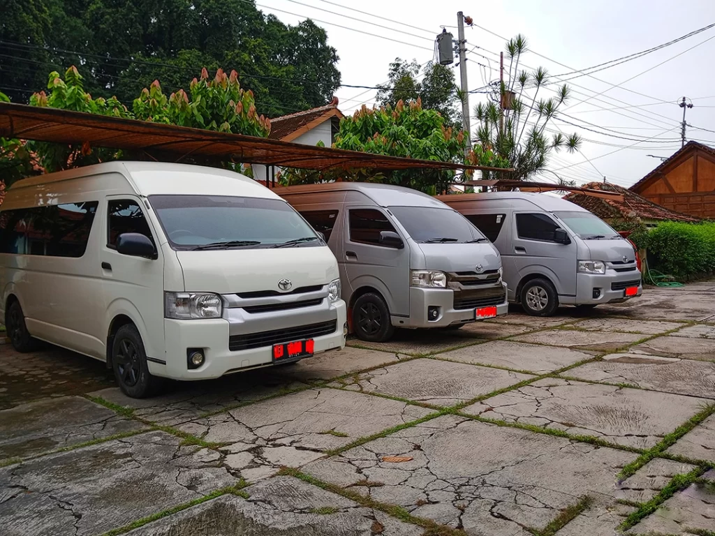 Minibus Yogyakarta rent car.