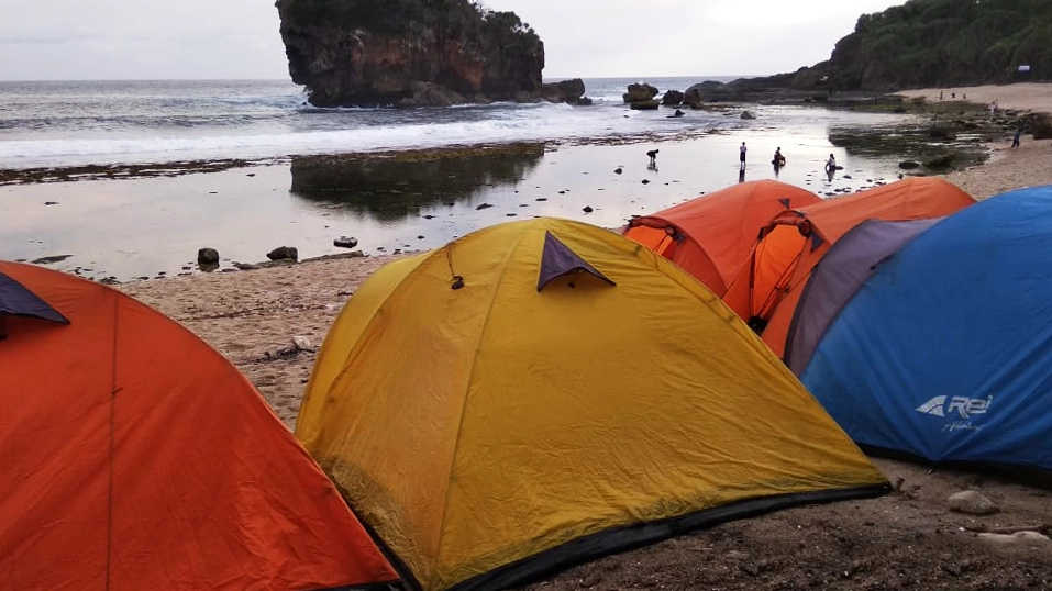 Camping Jungwok Beach.